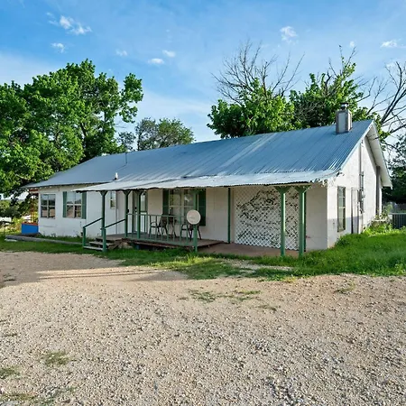 Brushy Bills Farmhouse Horse Motel Pet Sleeps 7 By Vacation Your Way